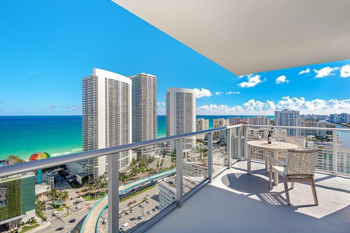 Wrap Around Balcony - Insane Views - Amazing Pools Leilighet Hollywood Eksteriør bilde