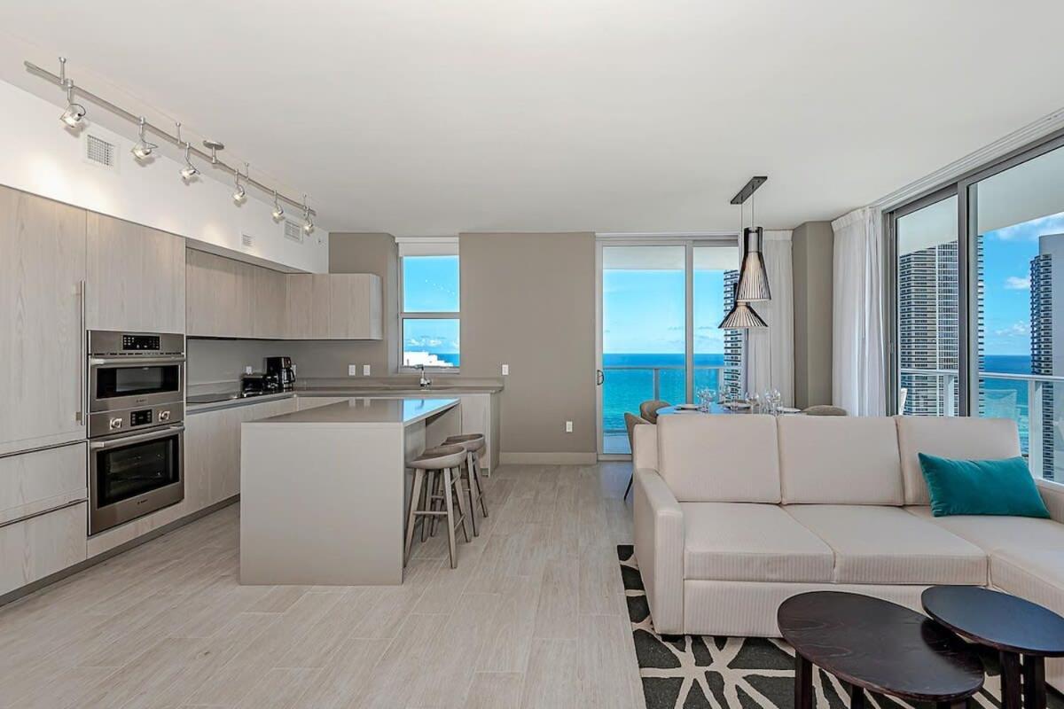 Wrap Around Balcony - Insane Views - Amazing Pools Leilighet Hollywood Eksteriør bilde