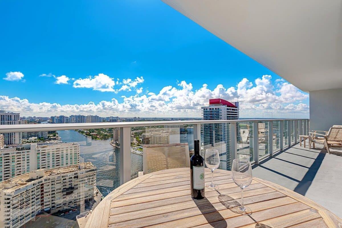 Wrap Around Balcony - Insane Views - Amazing Pools Leilighet Hollywood Eksteriør bilde