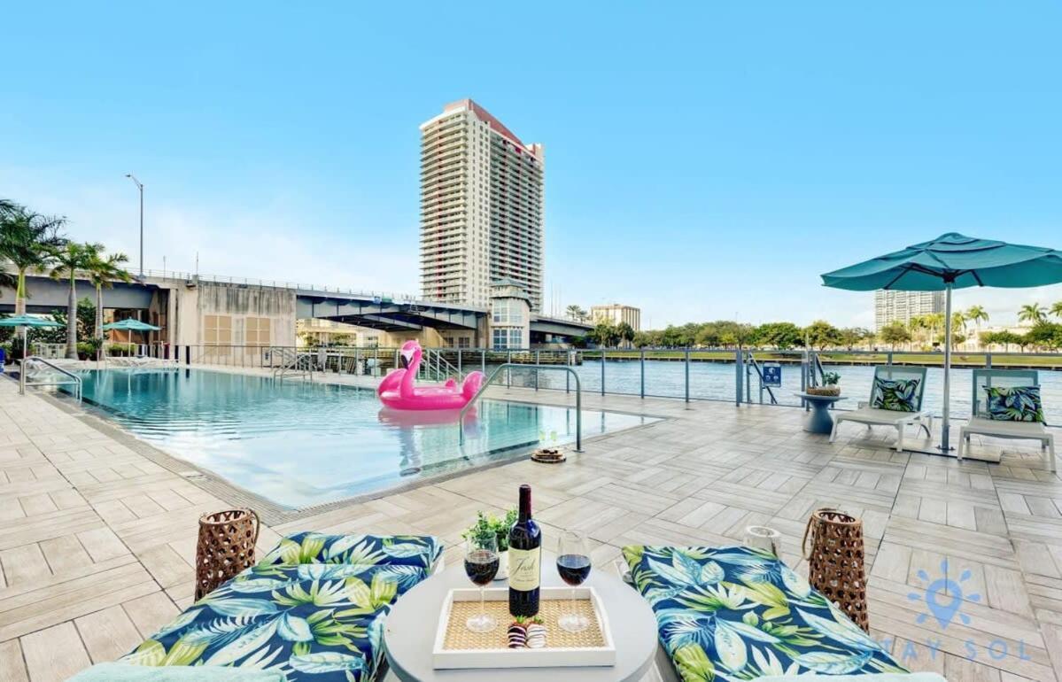 Wrap Around Balcony - Insane Views - Amazing Pools Leilighet Hollywood Eksteriør bilde
