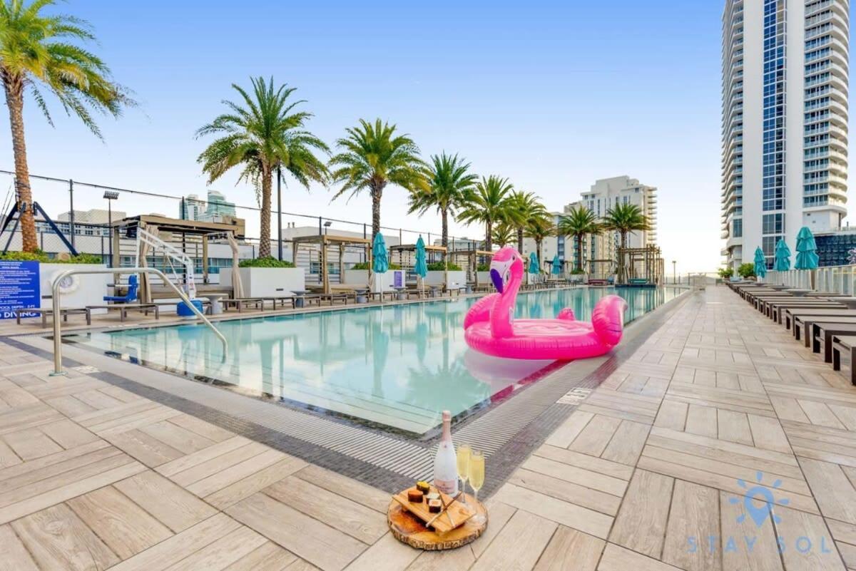 Wrap Around Balcony - Insane Views - Amazing Pools Leilighet Hollywood Eksteriør bilde