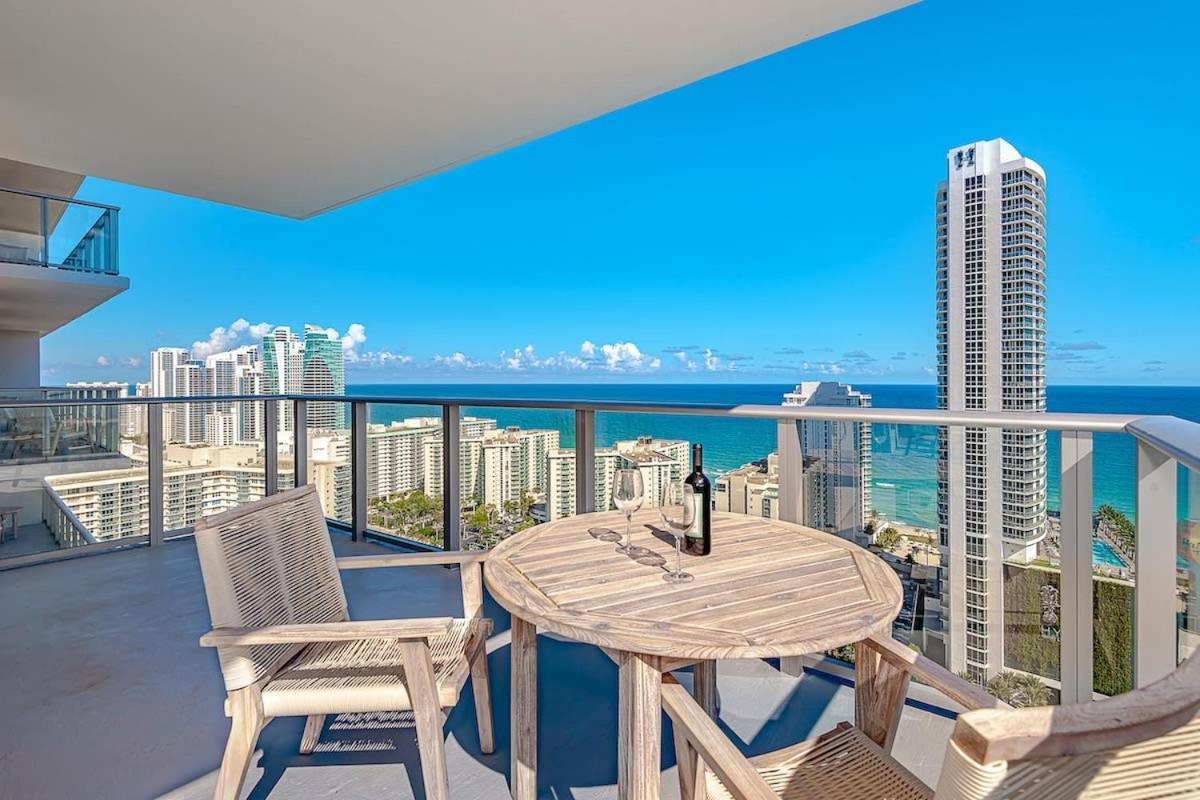 Wrap Around Balcony - Insane Views - Amazing Pools Leilighet Hollywood Eksteriør bilde