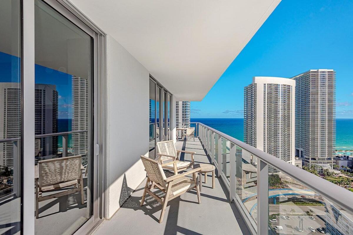 Wrap Around Balcony - Insane Views - Amazing Pools Leilighet Hollywood Eksteriør bilde