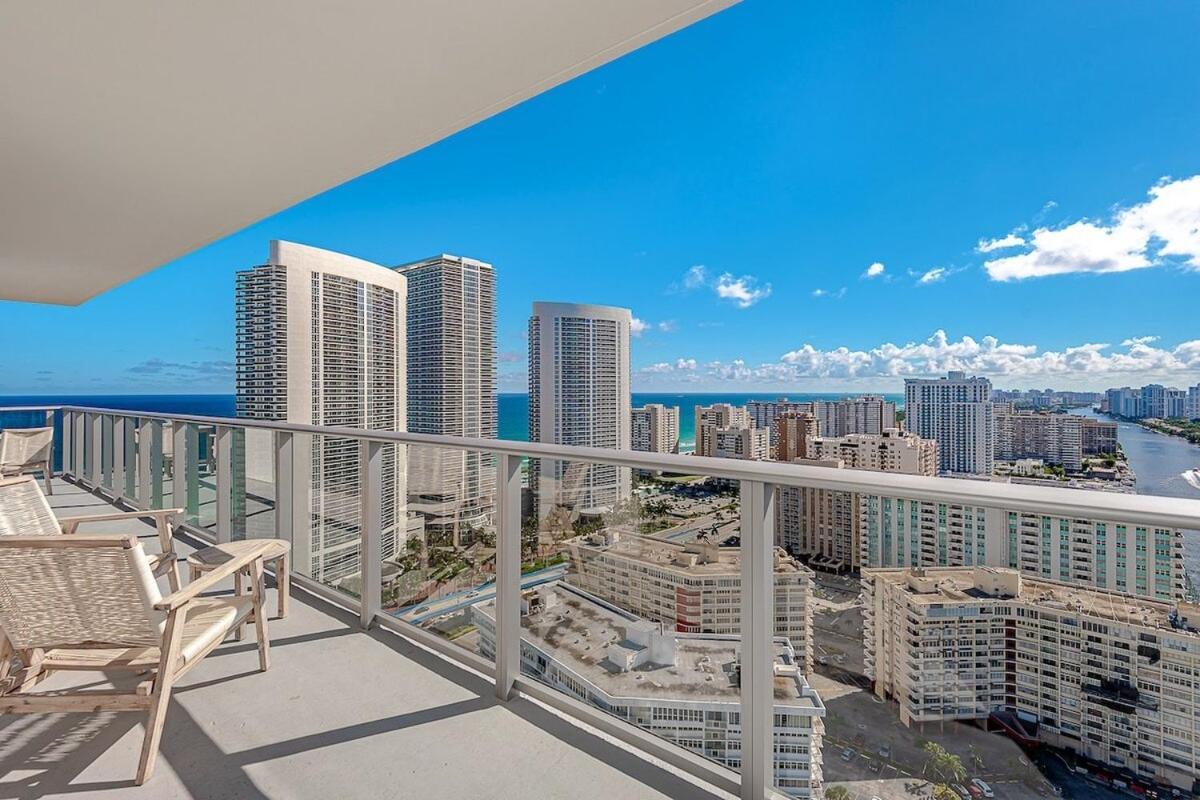 Wrap Around Balcony - Insane Views - Amazing Pools Leilighet Hollywood Eksteriør bilde